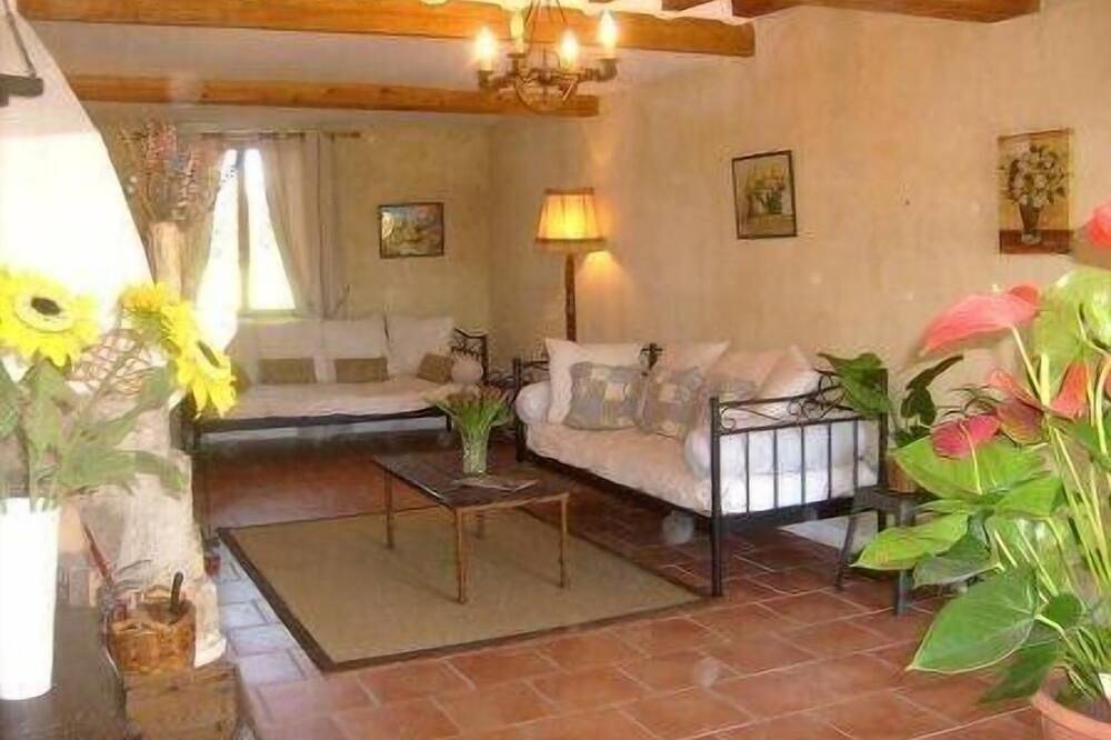 Mas 18ème en campagne, piscine ,wifi au calme in Sarrians, Vaucluse