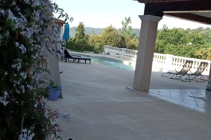 Villa with pool, sleeps 8, 3 bedrooms, 15 minutes from Cannes, 250 per night in Le Tignet, Mittelmeerküste (Frankreich)