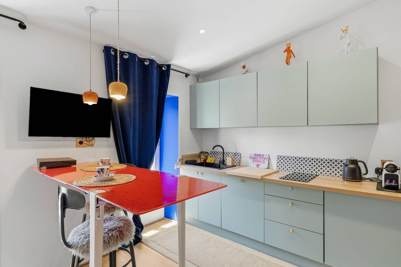 Appartement entier, Pop’appart Bordeaux – Un cocon coloré et lumineux au cœur de la ville in Bordeaux, Région de Bordeaux