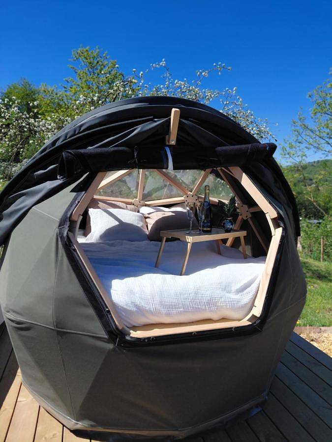 Tente pour 2 personnes, avec Jacuzzi et Terrasse ainsi que Jardin et Vue