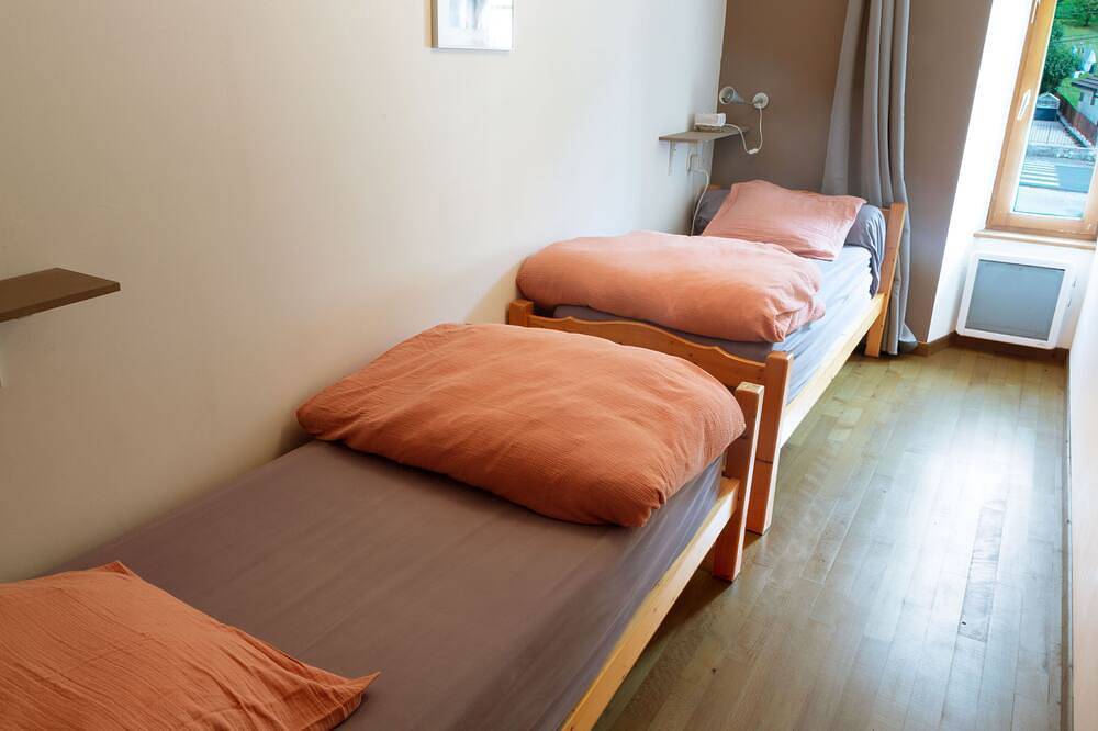 Ganze Wohnung, Get together with friends and family in a large apartment in the Haut Jura. in Bois-d'Amont, Regionaler Naturpark Hochjura