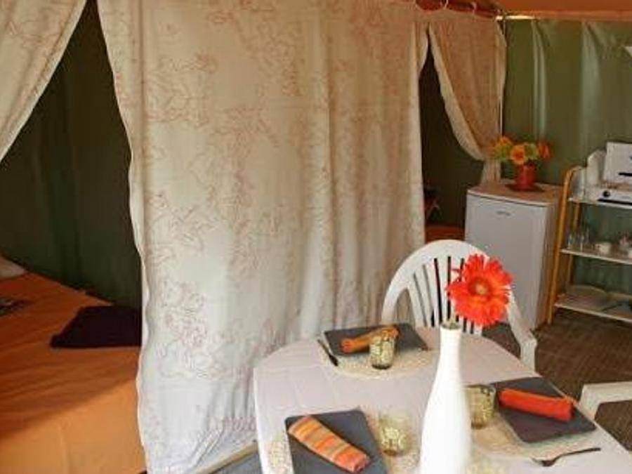Camping l'Eau Vive - Bungalow toilé 4 personnes - Bungalow toilé in Les Églisottes-et-Chalaures, Région de Libourne