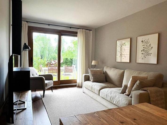 Apartamento para 5 personas, con Jardín y Piscina en Estavar