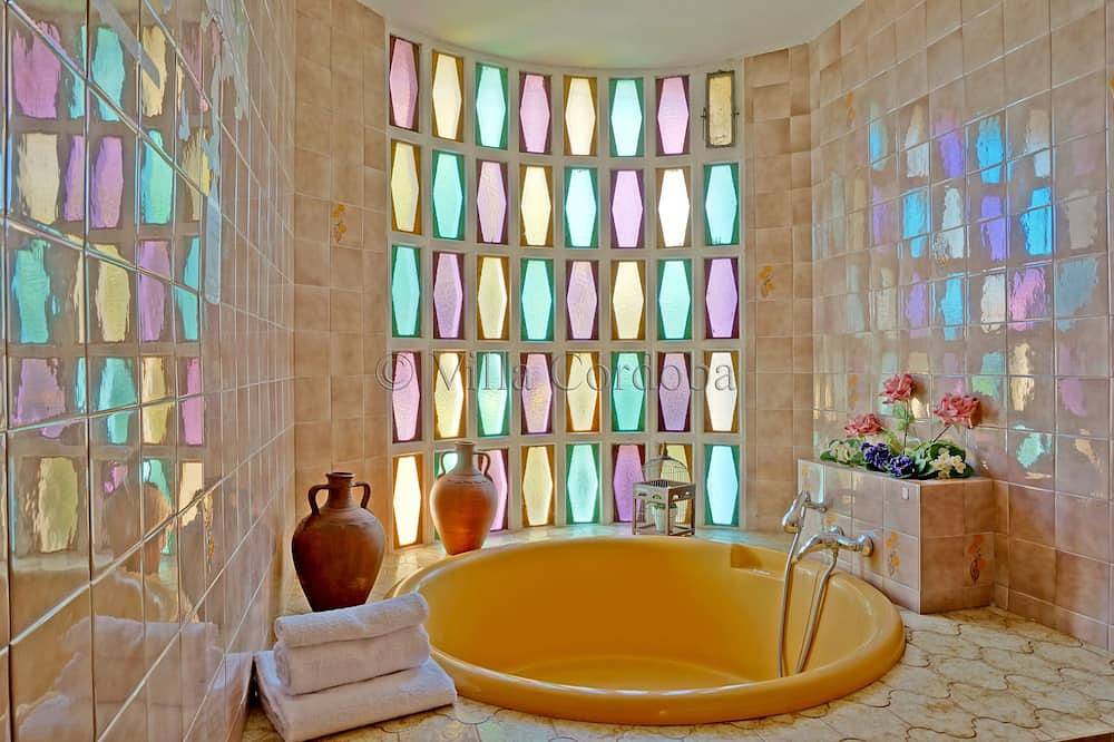 Villa Córdoba - Pino Alto. Großes Einfamilienhaus nahe dem Strand / Zentrum Hospitalet in Mont-roig del Camp, Costa Dorada