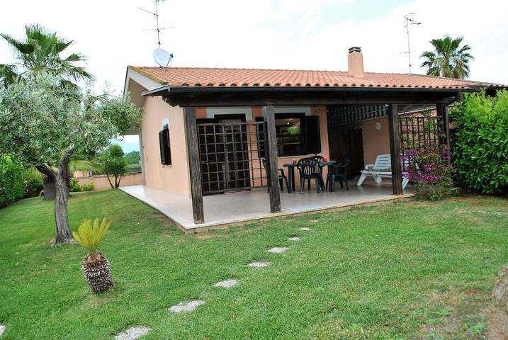 Ferienhaus für 6 Personen, mit Balkon/Terrasse und Garten in Latium - 2