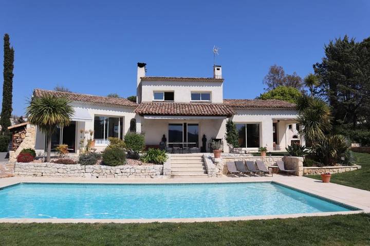Maison d’hôte pour 2 personnes, avec piscine ainsi que jardin et vue, adapté aux familles à La Colle-sur-Loup