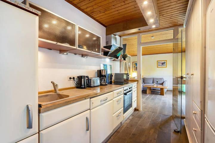 Ferienwohnung für 5 Personen, mit Whirlpool und Garten in Warstein
