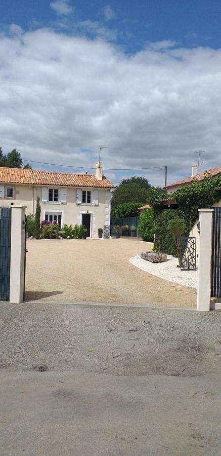 Gîte pour 5 personnes, avec jardin et piscine, animaux acceptés dans Mazières-en-Gâtine