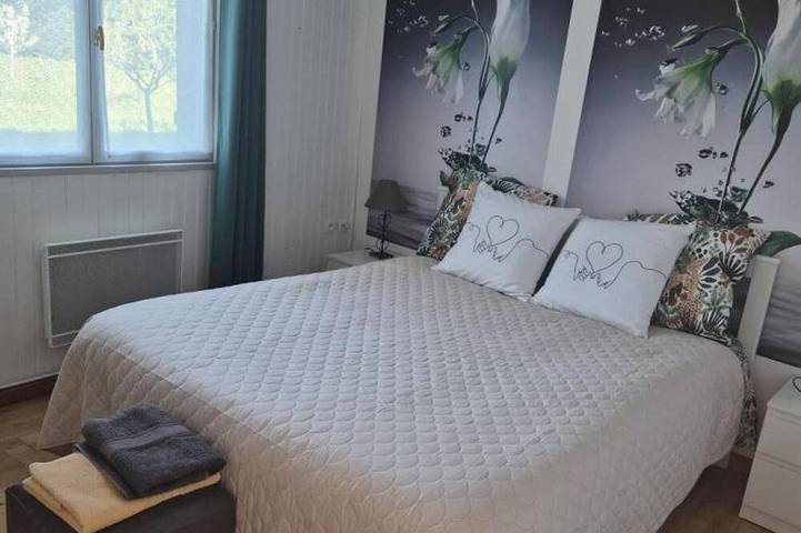 Gîte pour 6 personnes, avec Terrasse ainsi que Jardin et Piscine à Le Theil - 3