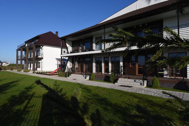 B&b per 4 persone, con Balcone e Terrazza nonché Giardino e Piscina in Ucraina