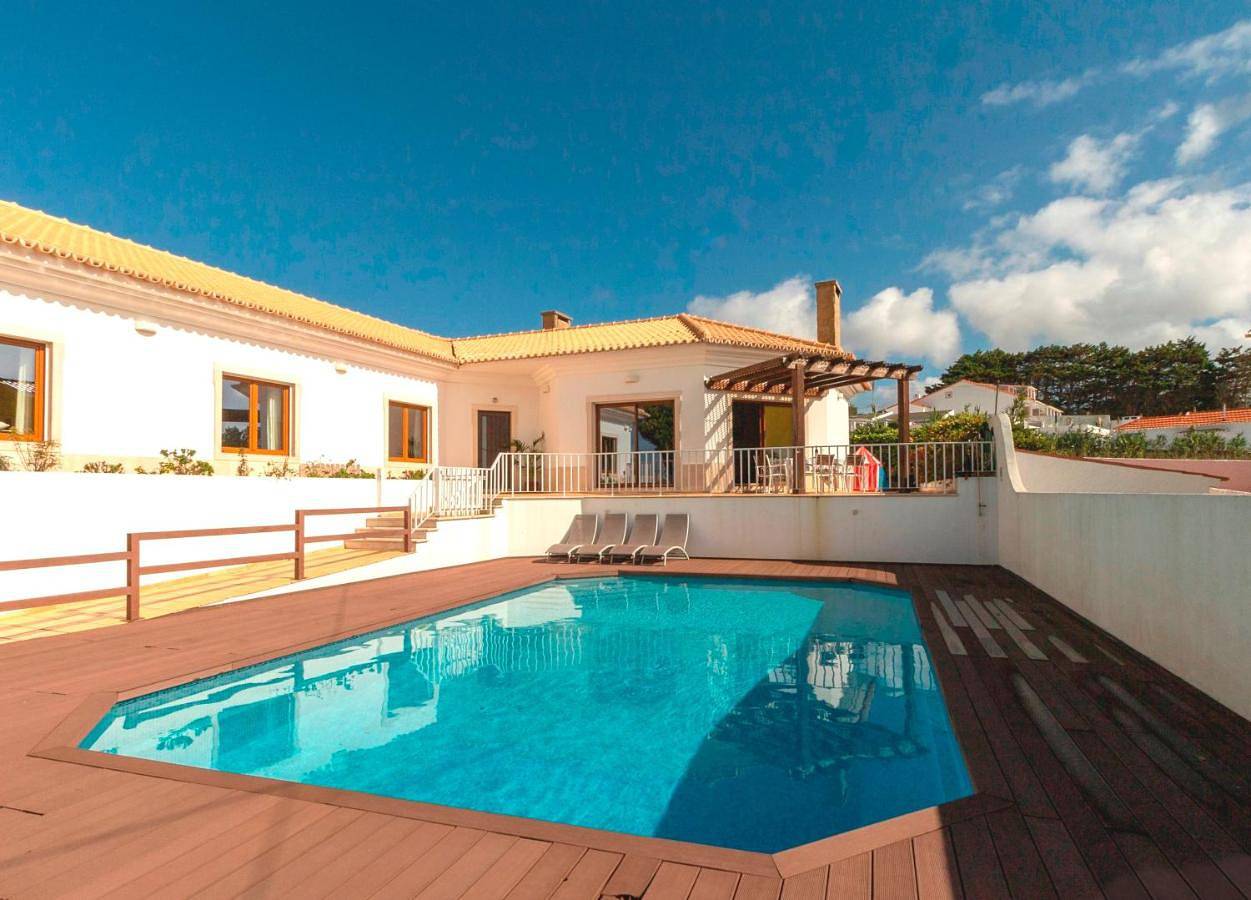 Four-Bedroom Holiday Home in Praia das Maçãs, Azenhas do Mar