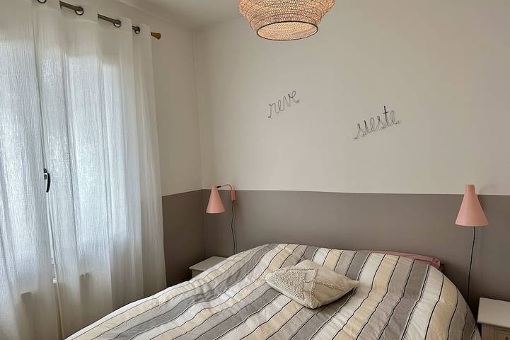 Jolie maison de famille, piscine, sous les pins dans parc privé -150m de la mer in La Tranche-sur-Mer, Vendée