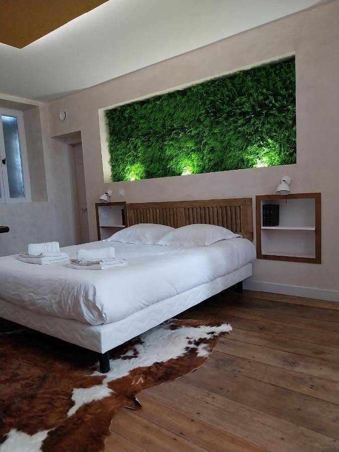 Location de vacances pour 2 personnes, avec vue et jardin à Saint-Victurnien - 2