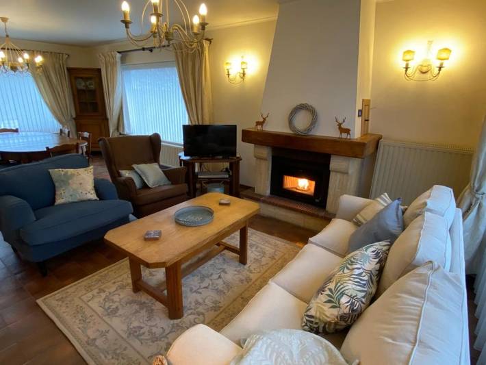 Location de vacances pour 8 personnes, avec jardin ainsi que terrasse et vue dans Les Hayons