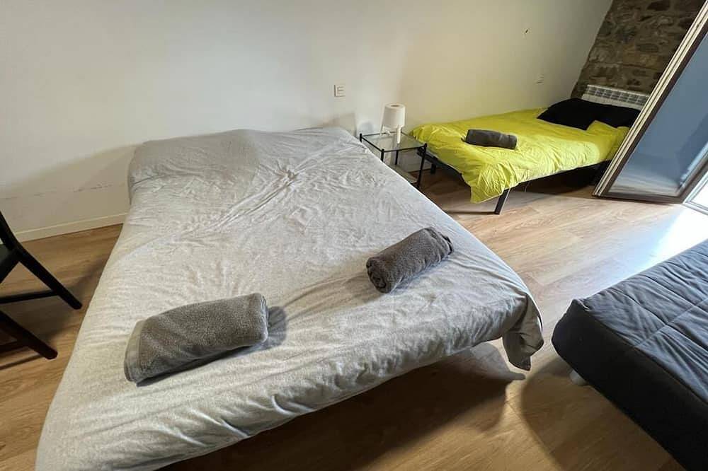 Habitaciones Para 11 Personas en Pleno Centro de Biescas in Biescas, Spanish Pyrenees