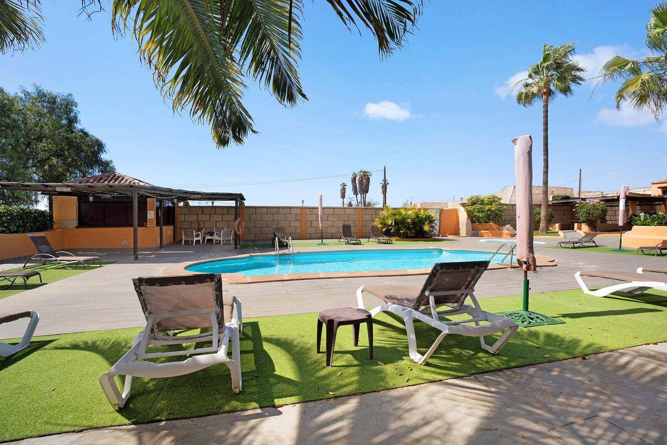 Apartamento entero, Apartamento de vacaciones 'Finca La Bonita Ap P1' con piscina compartida, terraza compartida y Wi-Fi in Arona , Tenerife Sur