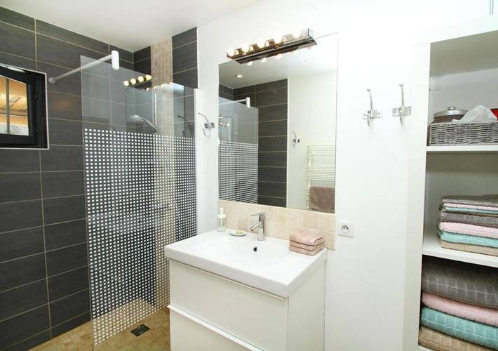Location de vacances pour 6 personnes, avec Terrasse ainsi que Piscine et Vue à Buis-les-Baronnies - 4
