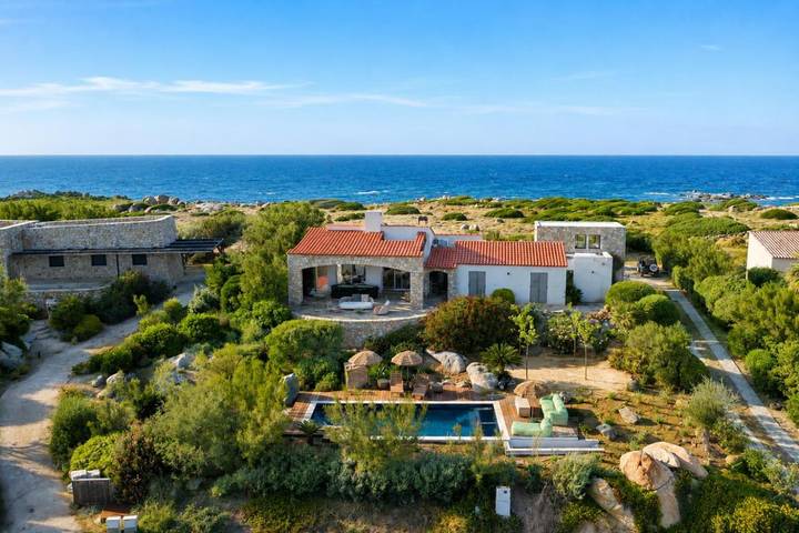 Villa pour 8 personnes, avec Balcon et Terrasse ainsi que Jardin et Piscine