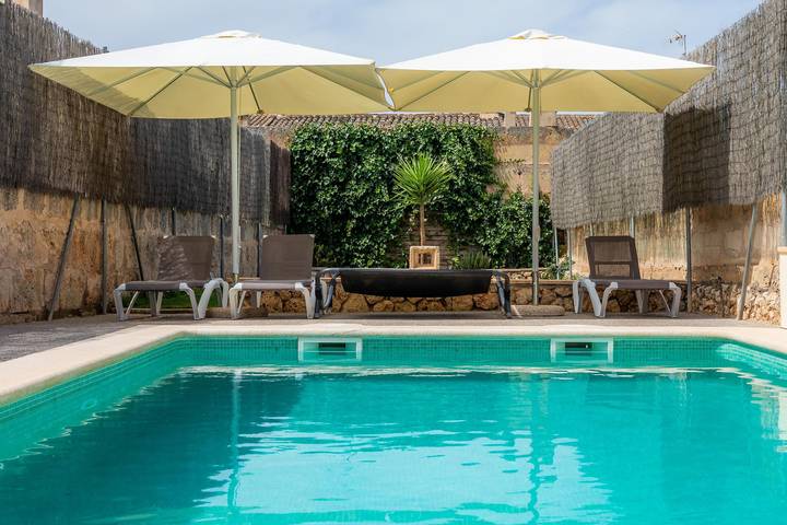 Modernes Ferienhaus "Casa Madrina " mit Wlan, Pool, Balkon, Garten & Terrasse; Parkplatz vorhanden in Ariany, Mallorca Inselmitte