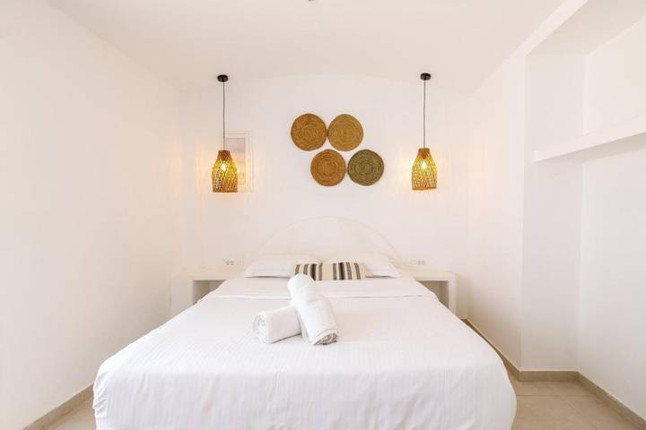 Ferienwohnung für 2 Personen, mit Whirlpool und Balkon in Thera