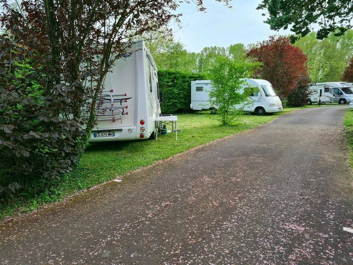 Camping pour 6 personnes, avec Balcon et Terrasse ainsi que Jardin et Piscine