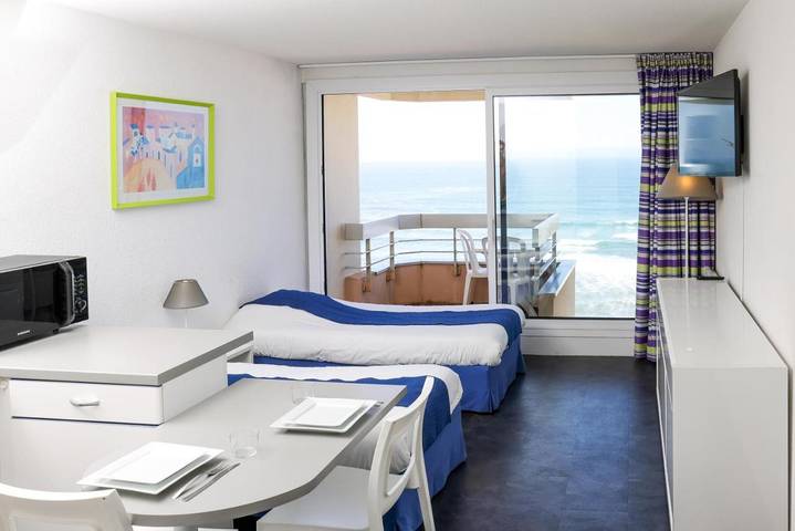 Appart’hôtel pour 2 personnes, avec bassin pour enfant et vue ainsi que piscine et terrasse, animaux acceptés en Pyrénées-Atlantiques - 3