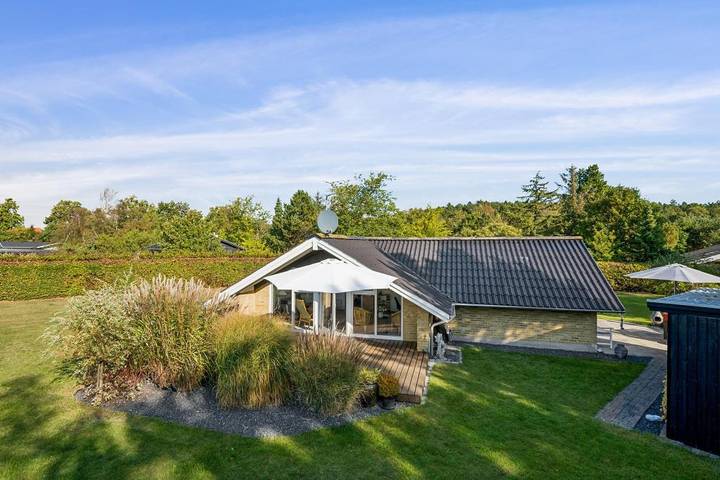 Gemütliches Ferienhaus in Ebeltoft, in der Nähe von Einkaufsmöglichkeiten und Strand in Vibæk Strand, Ebeltoft