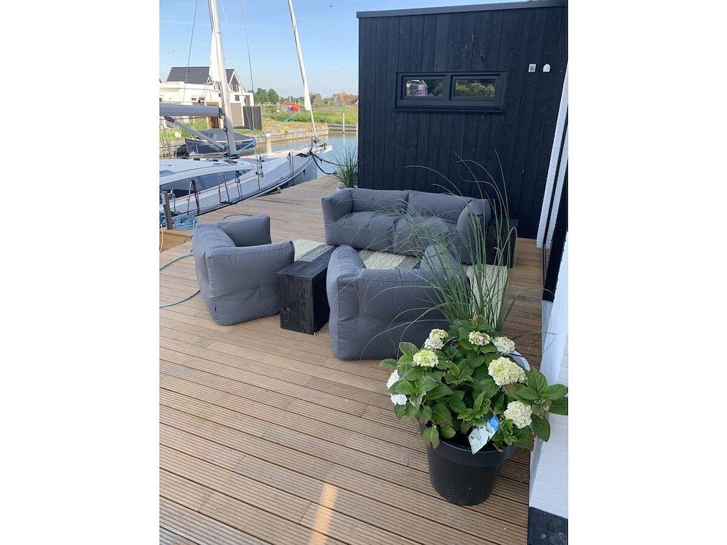 Aan het water in Friesland (Ni) in Stavoren, IJsselmeer