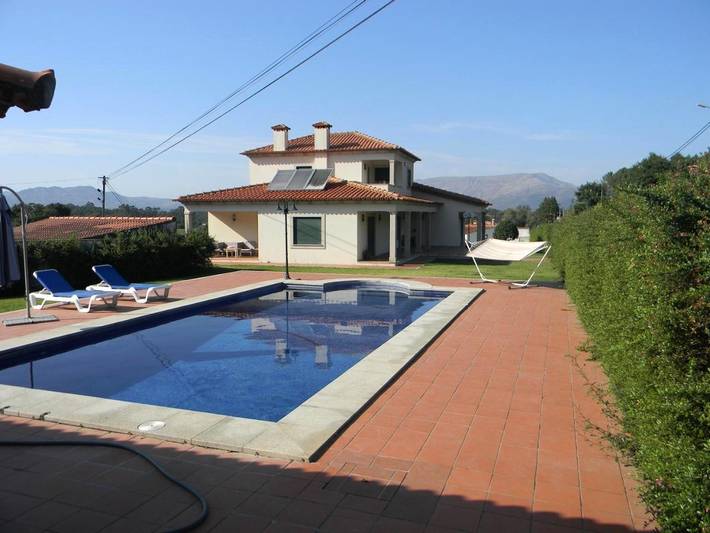 Gîte pour 8 personnes, avec Terrasse ainsi que Jardin et Piscine dans Geraz Do Lima