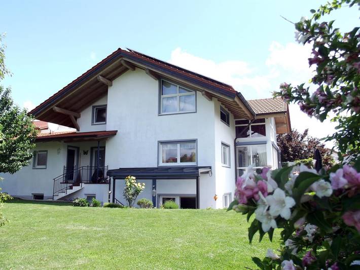 Ferienwohnung für 2 Personen, mit Garten und Terrasse, kinderfreundlich im Ostallgäu