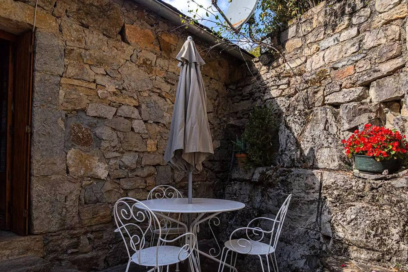 Gîte de France 3 personnes in Saint-Pierre-des-Tripiers, Parc naturel régional des Grands Causses