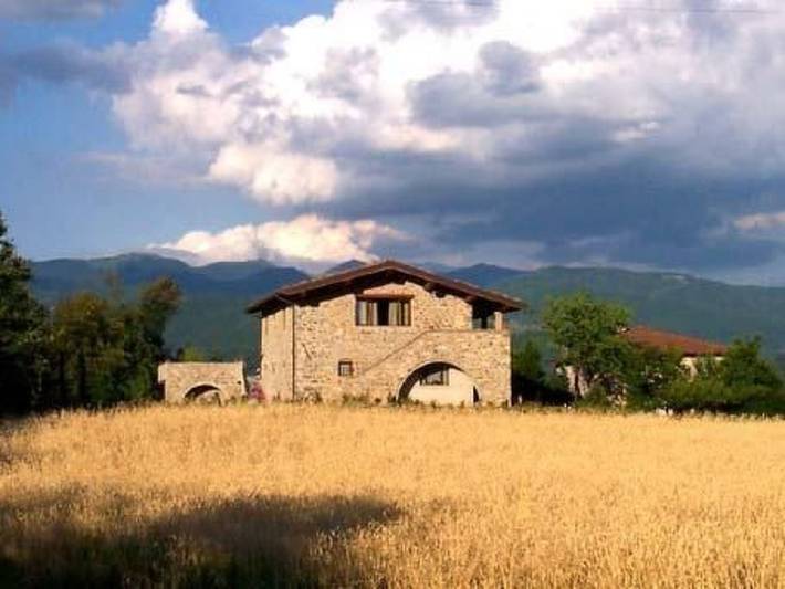 Agriturismo per 6 persone, con terrazza e piscina, con animali domestici a Camporgiano