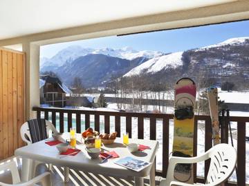 Appartement de vacances pour 4 personnes, avec vue sur le lac et terrasse ainsi que sauna et jardin, animaux acceptés dans les Hautes-Pyrénées