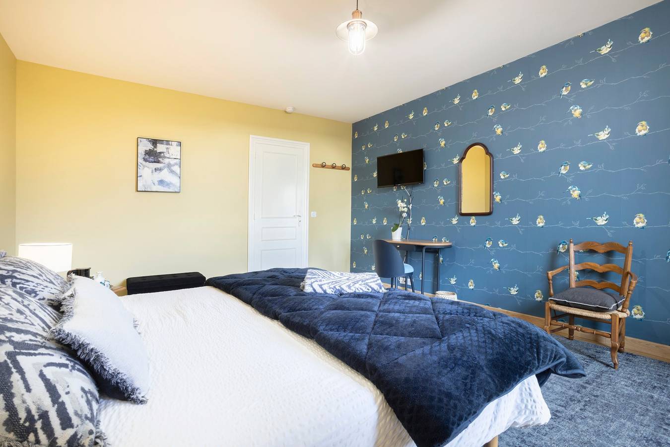 Chambre double Supérieure 'Madame De La Fayette' avec terrasse partagée, jardin partagé et Wi-Fi in Concarneau, Côte de Cornouaille
