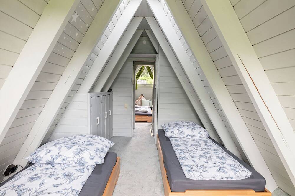Nurdachhaus direkt im Wald, haustierfreundlich und bestens für kleine Familien in Gossersweiler-Stein, Trifelsland