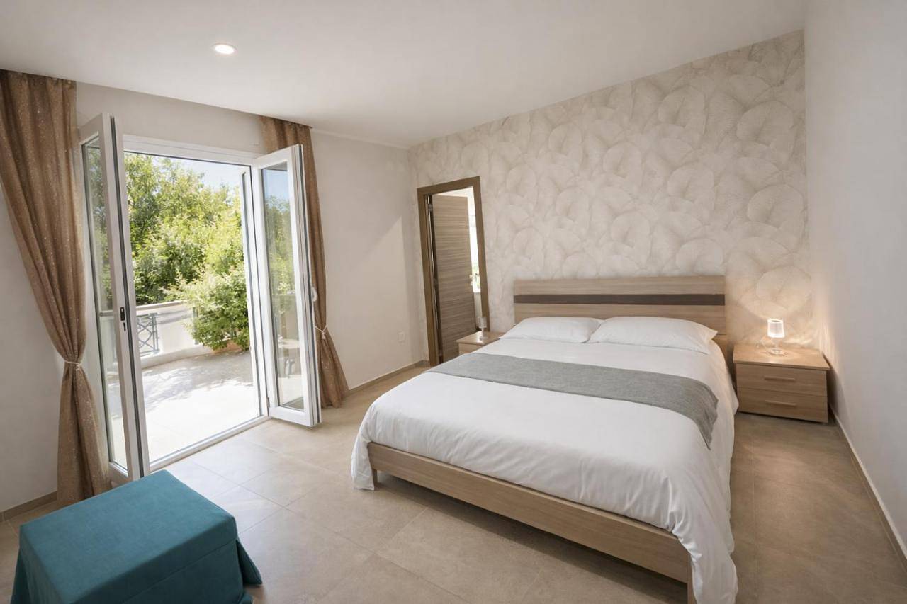 Coast to Coast Rooms & Pool Parcheggio e Piscina vicino Pompei in Sant'Egidio del Monte Albino, Costa tirrenica Campania