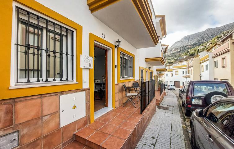 Apartamento para 6 personas, con jardín y piscina en Benaoján