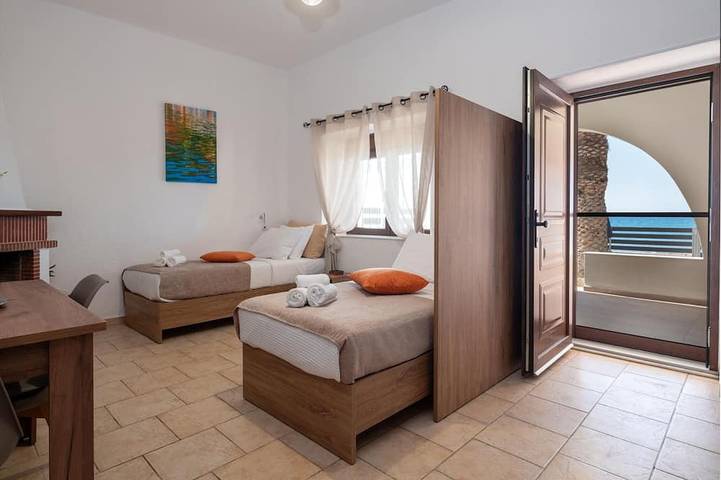 Gîte pour 4 personnes, avec jardin dans Keratokambos - 3