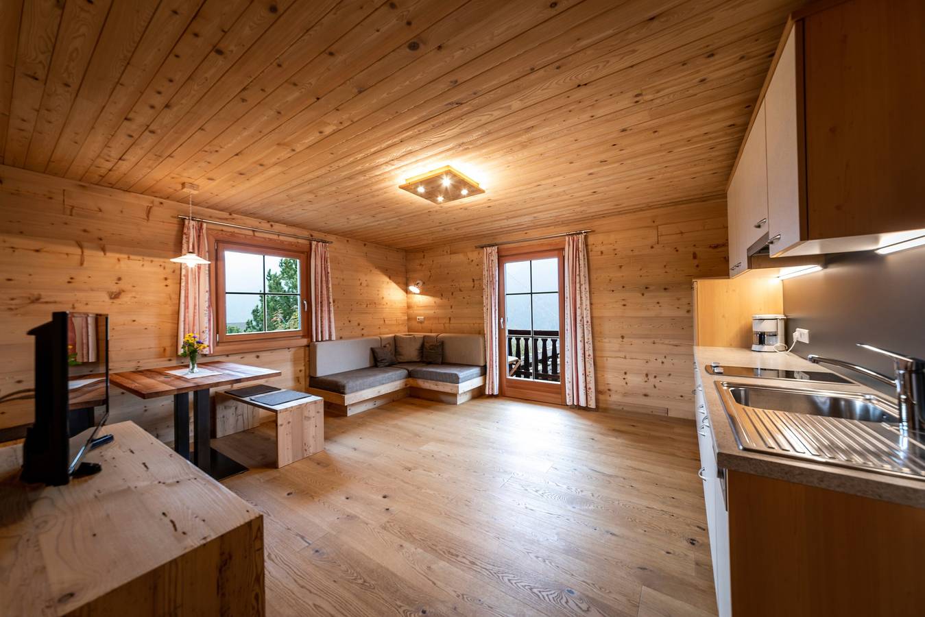 Ganze Wohnung, Apartment „Blumenwiese“ mit Bergblick, Gemeinschaftsgarten und Wlan in Ulten, Ortleralpen