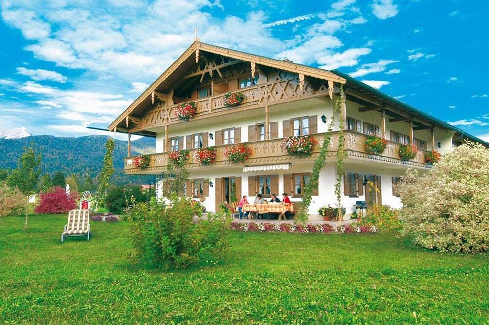 Ferienhof zum Baur - \"Wetterstein\" Fewo/2 Schlafräume/Dusche, Wc in Krün, Bayerische Alpen