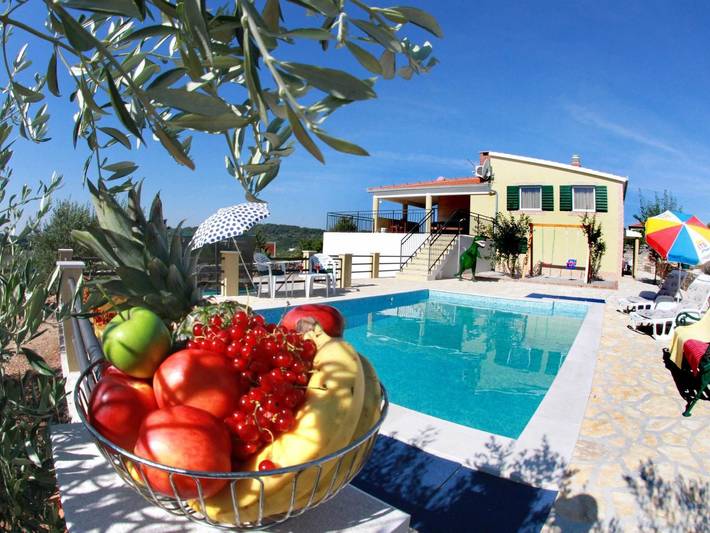 Ferienhaus für 10 Personen, mit Whirlpool und Garten sowie Terrasse und Pool, mit Haustier - 1