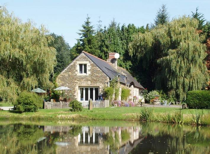 Chambre d’hôte pour 2 personnes, avec Terrasse et Jardin ainsi que Piscine et Vue à Saint-Aignan (Morbihan)