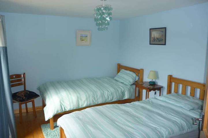 Sherwood Cottage: Traditional 2 bedroom stone cottage in Burray village, Orkney. in Burray, Orkney Islands