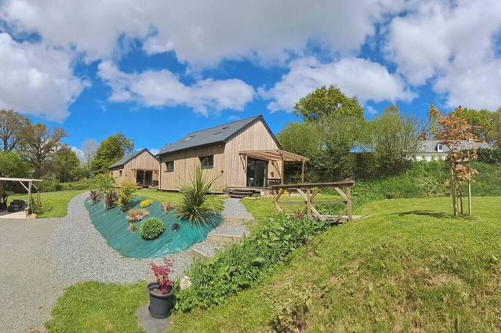 Location de vacances pour 8 personnes, avec jacuzzi ainsi que jardin et terrasse à Gouézec