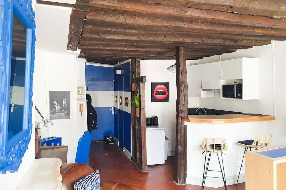 Entire apartment, Large studio - city center - 300 m Rer A in Saint-Germain-en-Laye, Yvelines