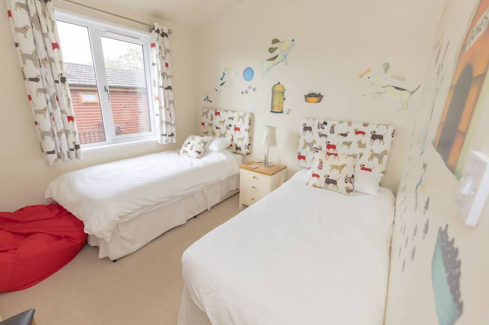 Perfectly located  3 bedroom lodge in Newton Ferrers in Newton and Noss, South Devon