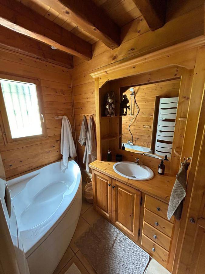 Gîte pour 8 personnes, avec Terrasse ainsi que Jardin et Vue dans Office De Tourisme De Correncon En Vercors