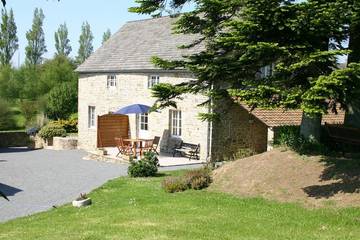 Gîte pour 4 personnes, avec jardin dans Clitourps