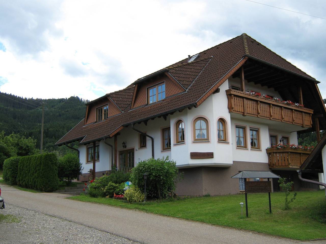 Ganze Wohnung, Ferienwohnung 'Morgenröte' mit Bergblick, Gemeinschaftsgarten und Wlan in Winden im Elztal, Südschwarzwald