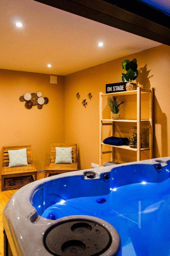 Gîte pour 6 personnes, avec jacuzzi dans Hirtzfelden